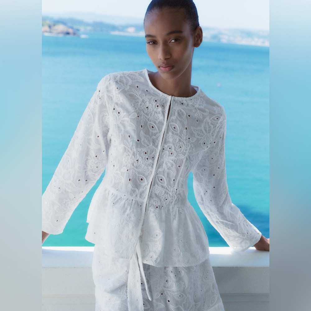 NWT ZARA EMBROIDERED PEPLUM BLOUSE - SIZE MEDIUM